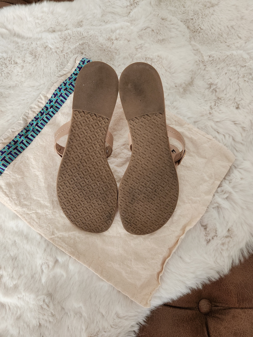 Tory Burch Nude Beige Logo Thong Leather Sandals Size 7 With Bag - Picture 5 of 8